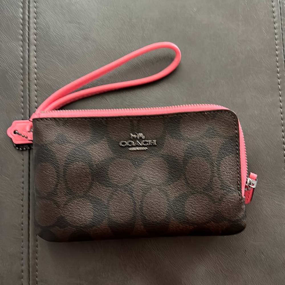 Wallet/wristlets